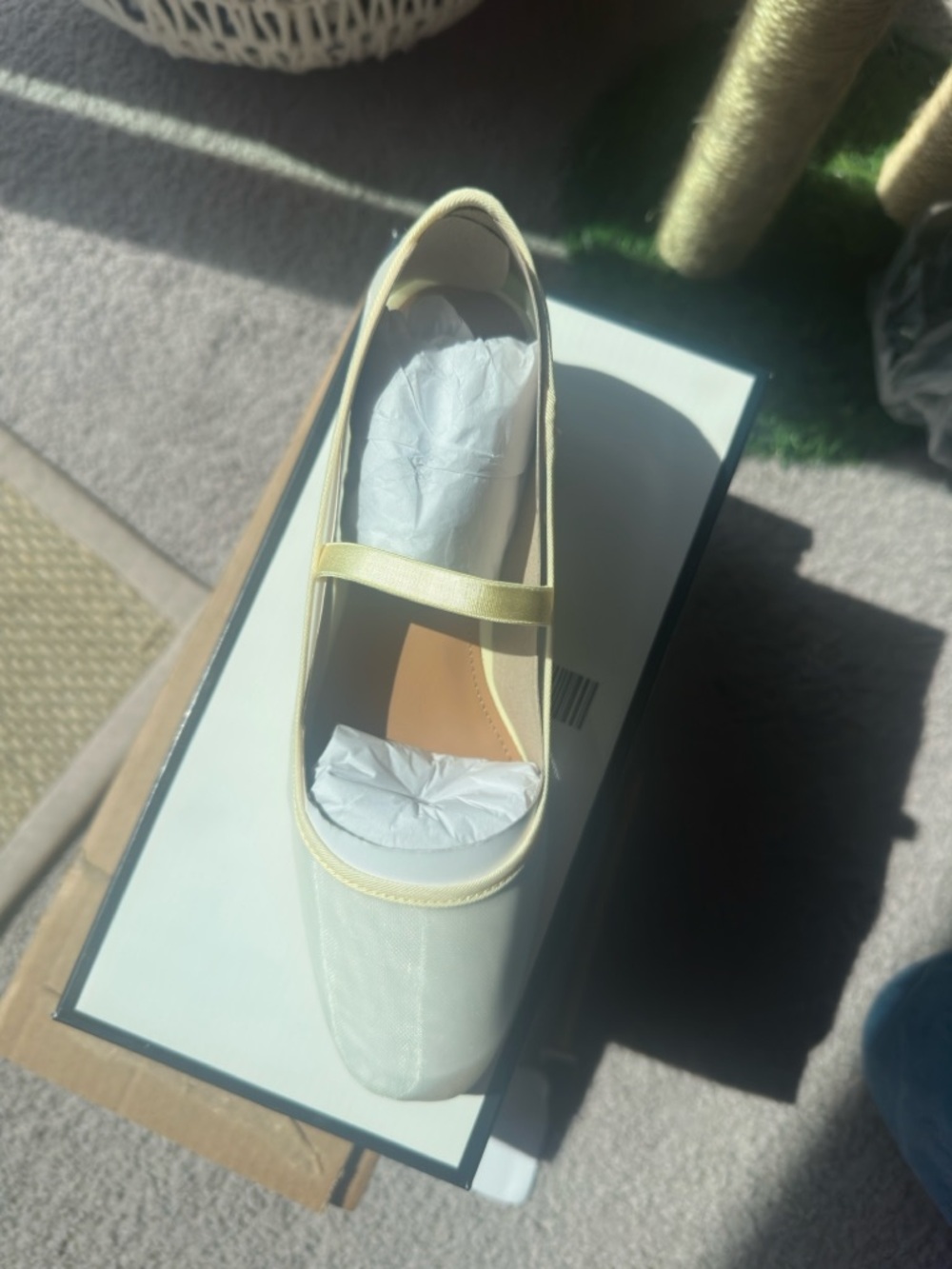 Steve Madden Pale Yellow Mary Jane Block Heels - Picture 3 of 3